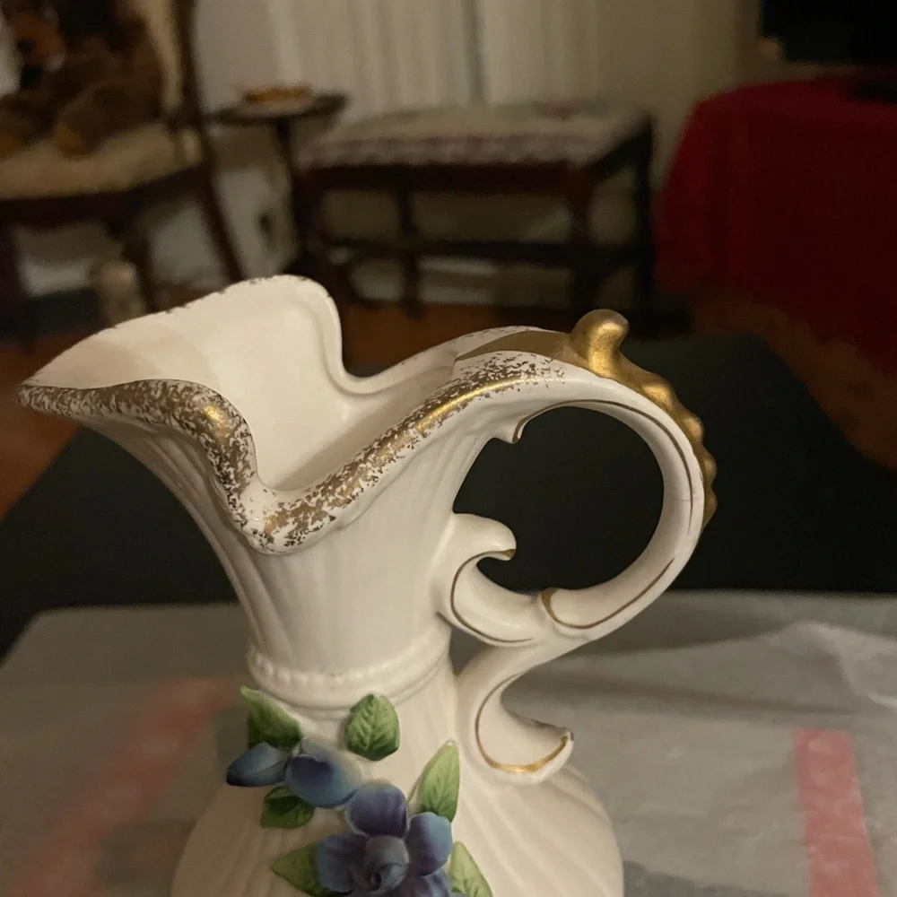 Lovely Victorian Capodimonte Style pitcher/vase - Picture 4 of 9
